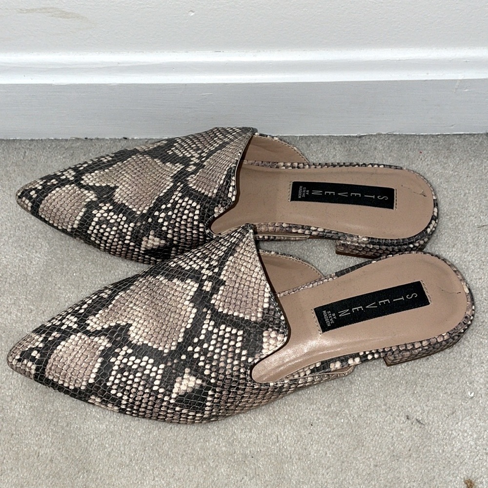 Steven by Steve Madden Verna slides snake print 10